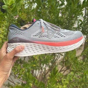 SIZE 8.5 / New Balance Fresh Foam x More